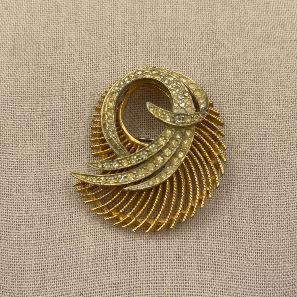Vtg BSK Brooch Gold Rhinestone Swirl Textured MCM Retro Glamour Hollywood
